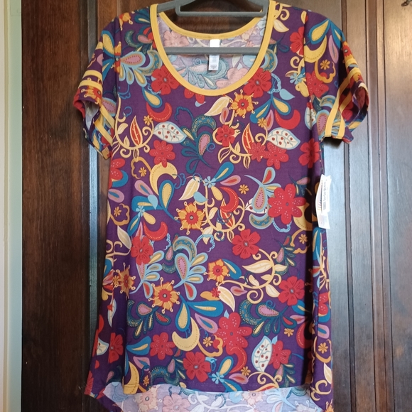 Lularoe Classic T, size XS - Picture 1 of 4
